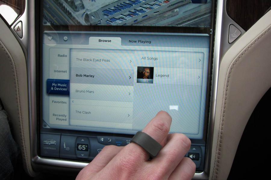  Tesla Model S Beta 2011 года  (фото 18 из 39)